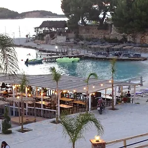 Aparthotel Melina's Seaside Retreat